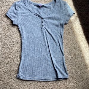 No boundaries shirt size small